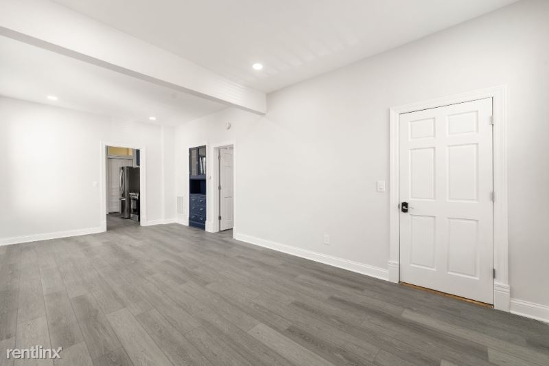 2147 W Dickens Ave 2 - Photo 8
