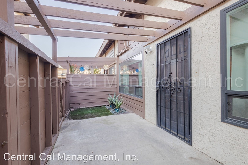 2316 Gosford Rd, Apt J - Photo 2