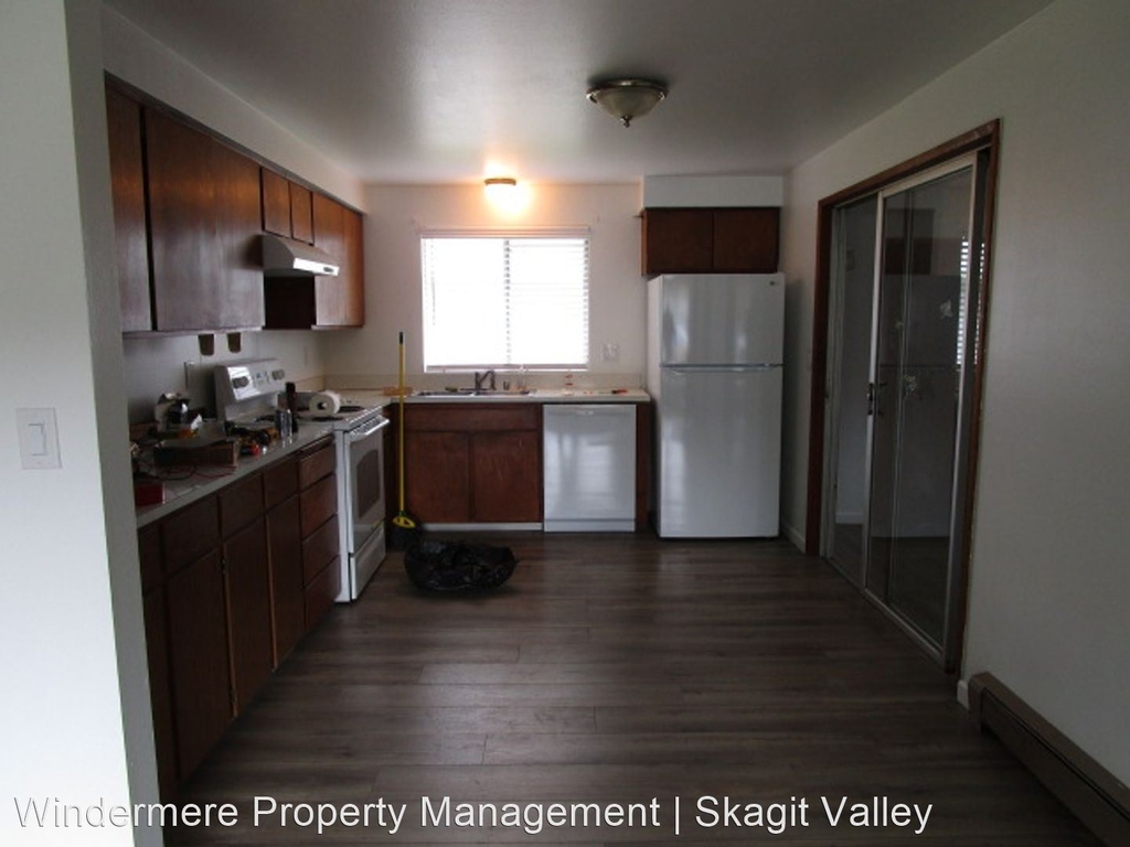 1114 Fidalgo Street - Photo 2