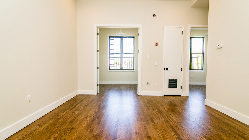 565 Evergreen Avenue - Photo 10