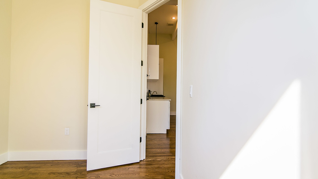 565 Evergreen Avenue - Photo 11