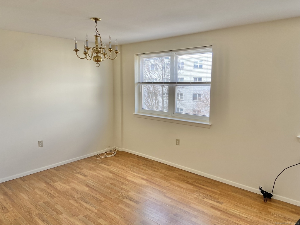 887 Farmington Avenue - Photo 10