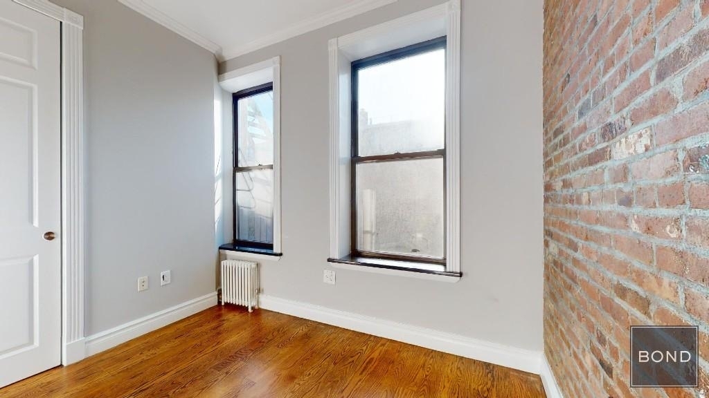 309 East 8th Street - Photo 3