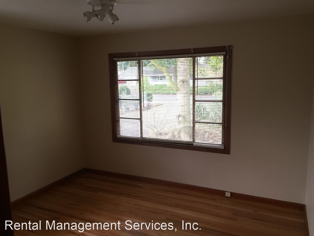 1830 Ne 132nd Ave - Photo 1