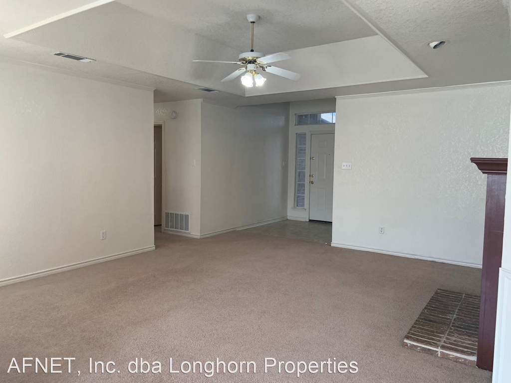 4611 Chantz Dr. - Photo 2