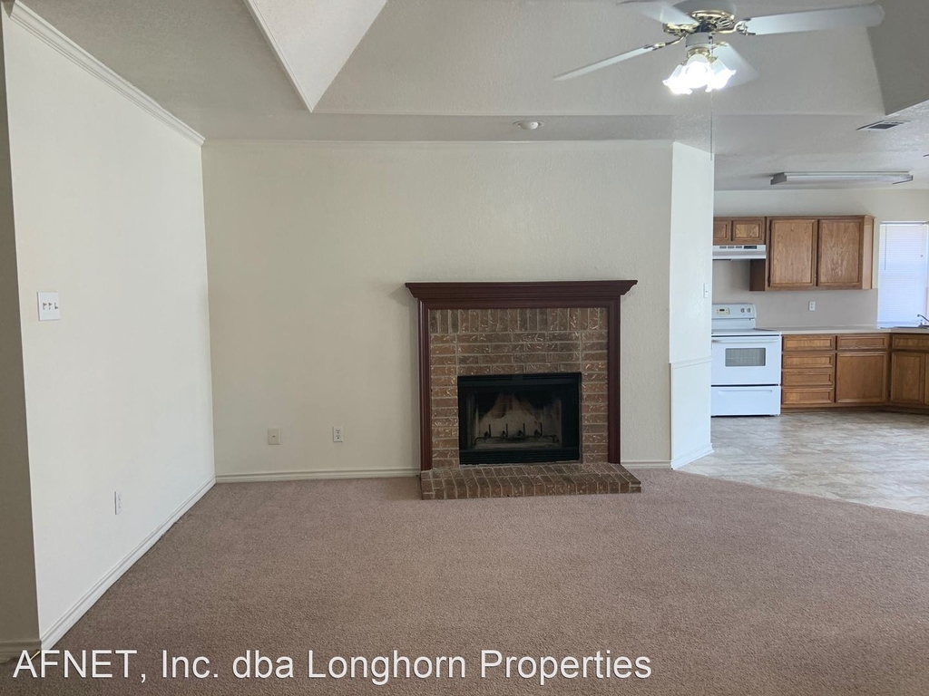 4611 Chantz Dr. - Photo 3