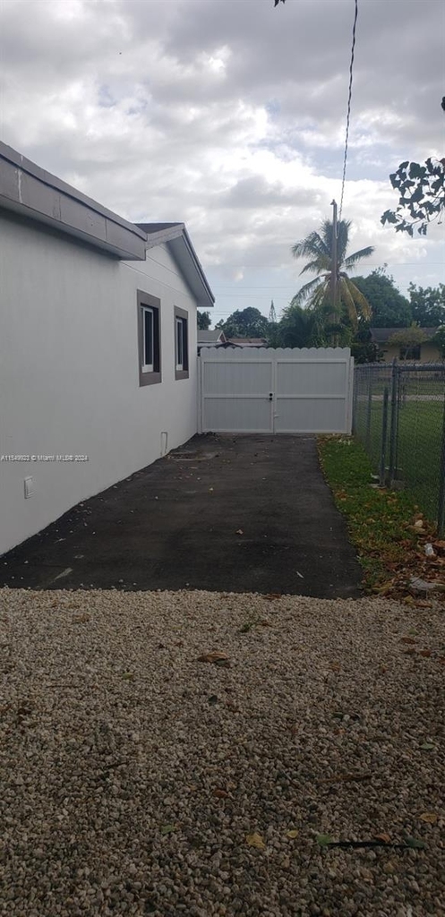 11821 Sw 187th Ter - Photo 11
