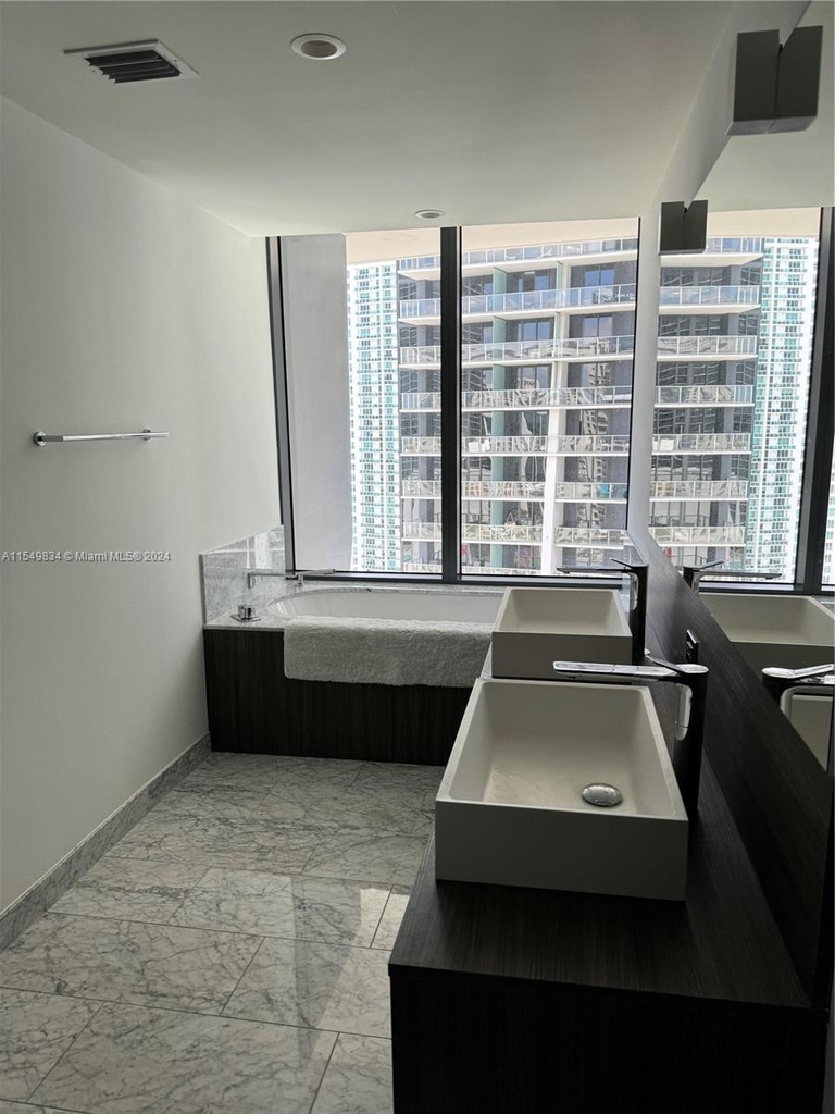 1000 Brickell Plaza - Photo 15