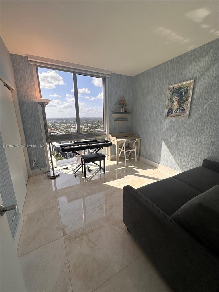 16385 Biscayne Blvd - Photo 15