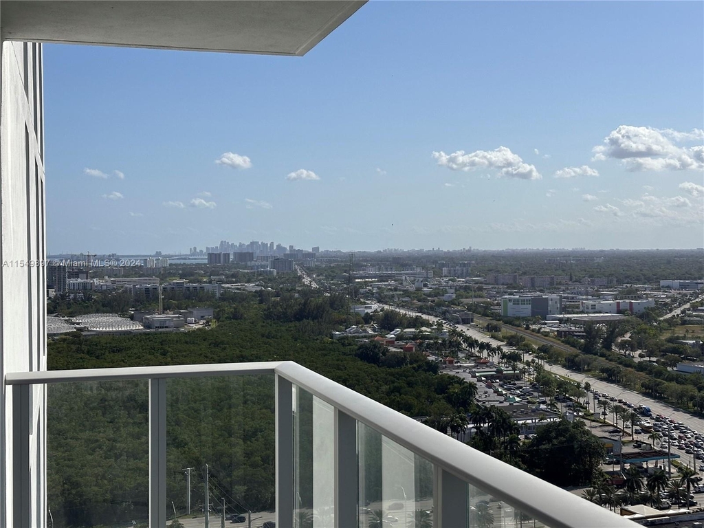 16385 Biscayne Blvd - Photo 41