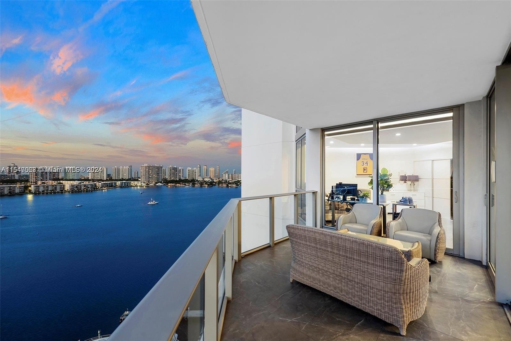 17111 Biscayne Blvd - Photo 1