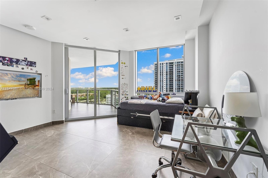 17111 Biscayne Blvd - Photo 36