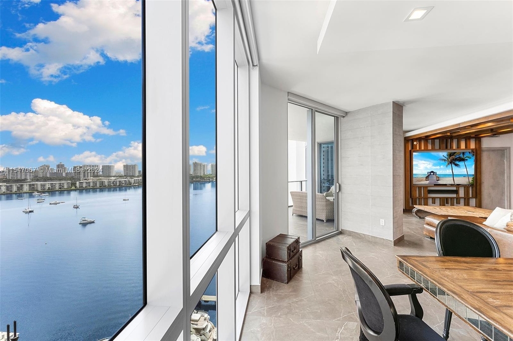 17111 Biscayne Blvd - Photo 13