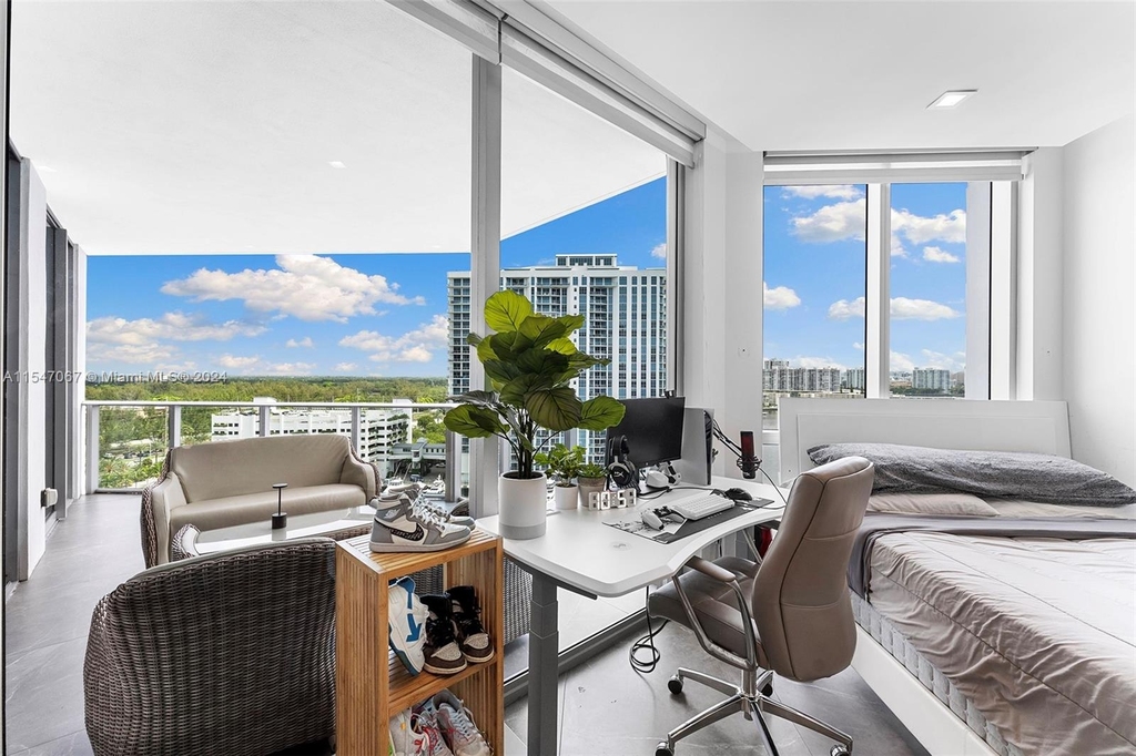 17111 Biscayne Blvd - Photo 33