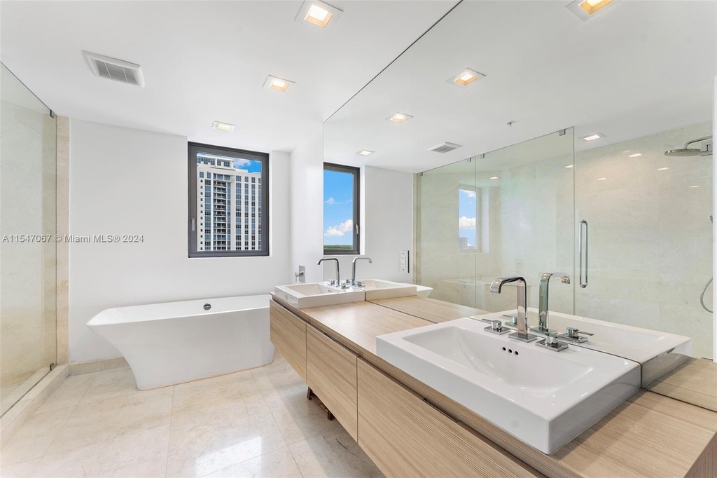 17111 Biscayne Blvd - Photo 35