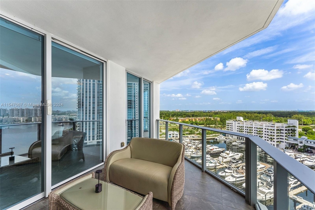 17111 Biscayne Blvd - Photo 39