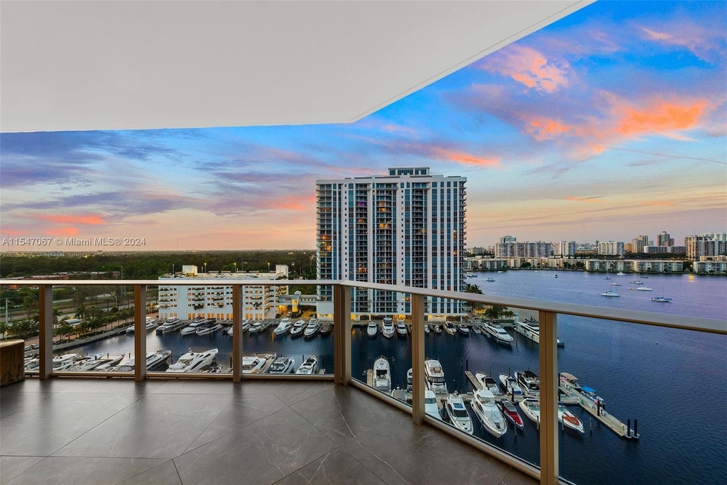 17111 Biscayne Blvd - Photo 2