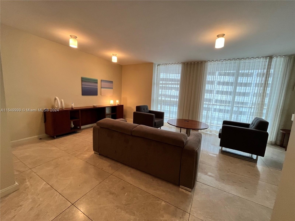 50 Biscayne Bl - Photo 3