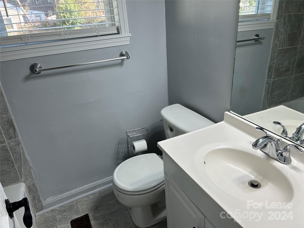 2224 Roslyn Avenue - Photo 7