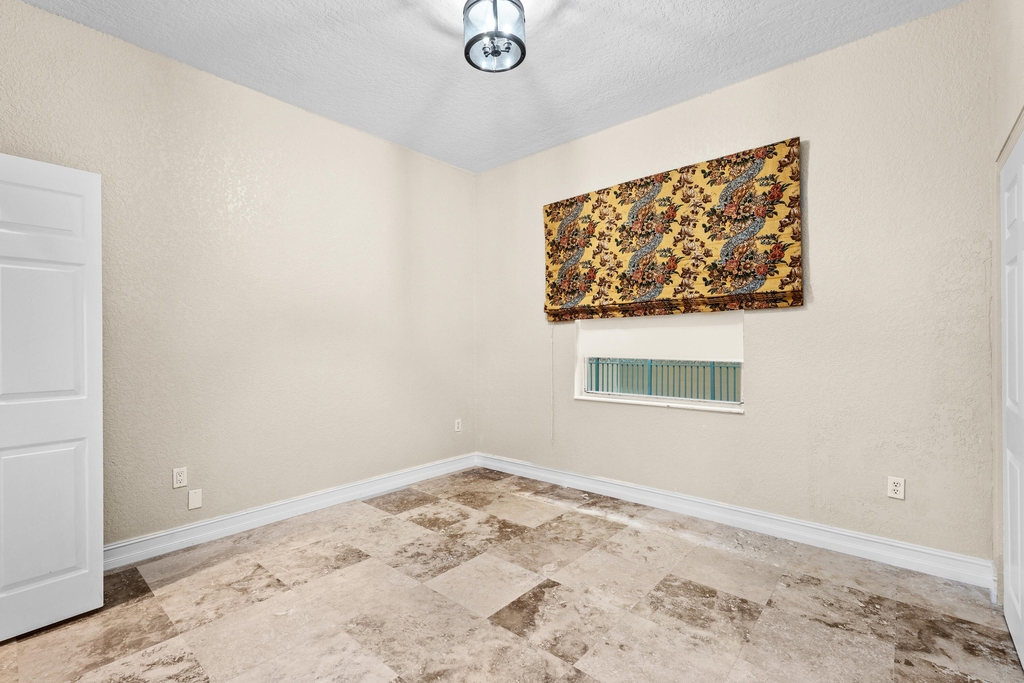 1640 Presidential Way - Photo 10