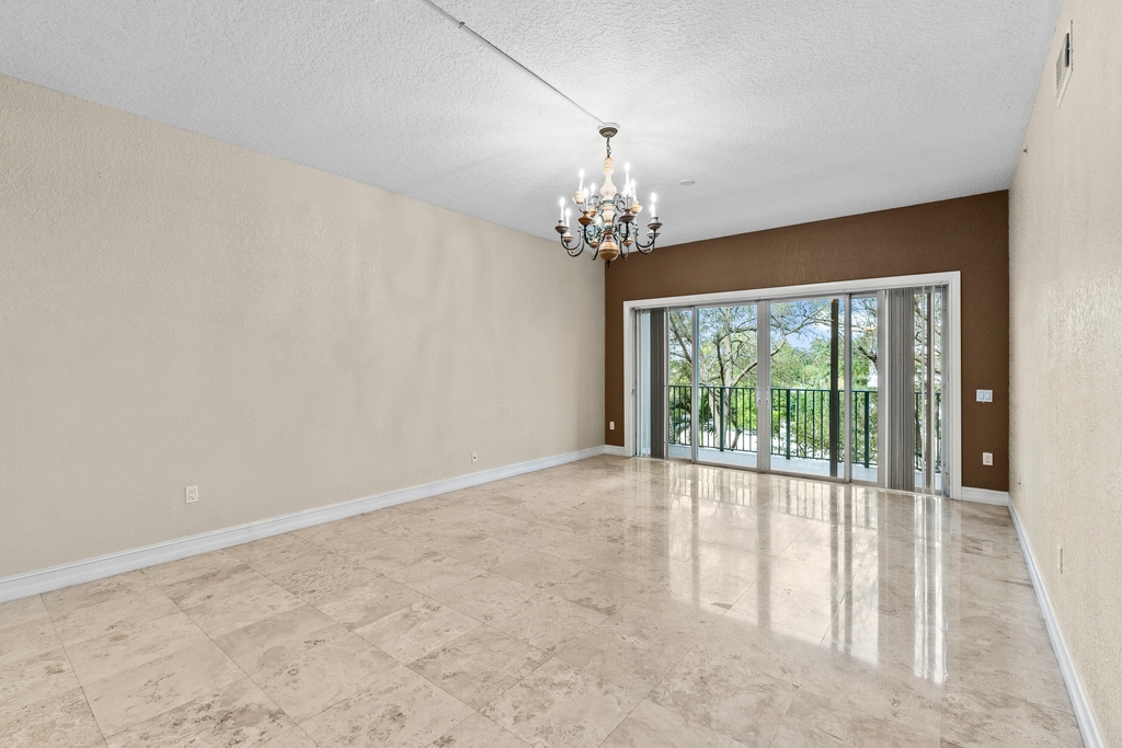 1640 Presidential Way - Photo 3