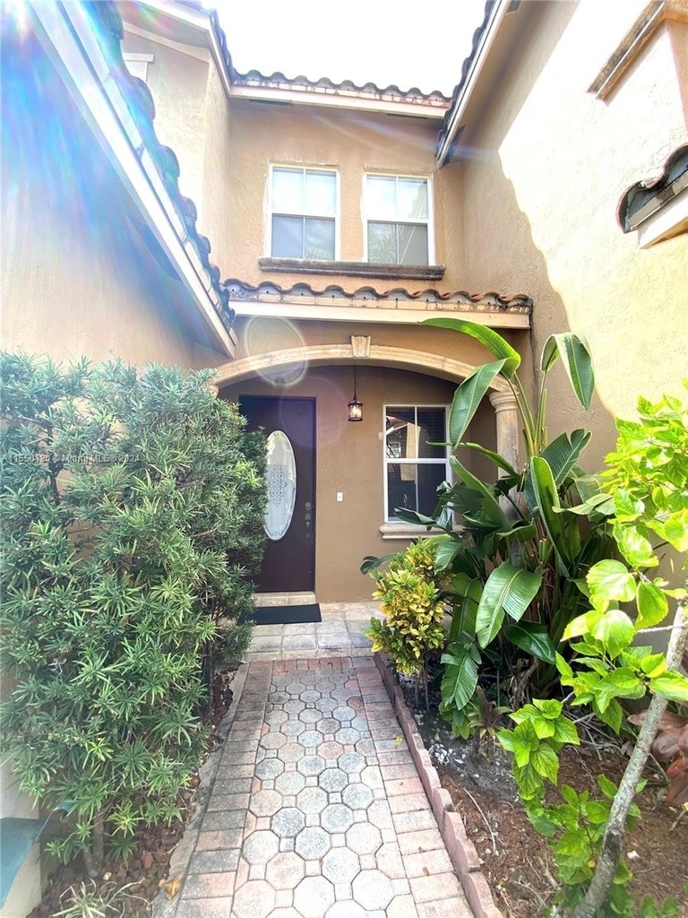 8910 Sw 108th Pl - Photo 1