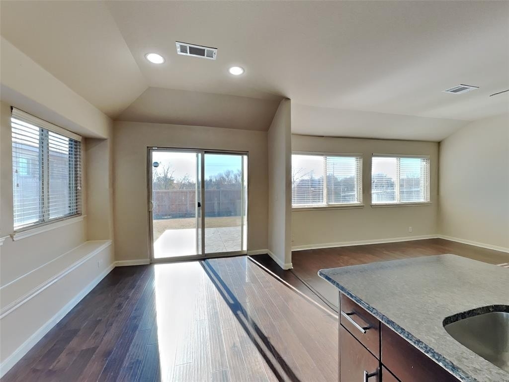 4005 Serene Drive - Photo 4