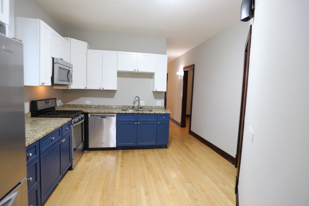 2320 W Armitage Avenue - Photo 1