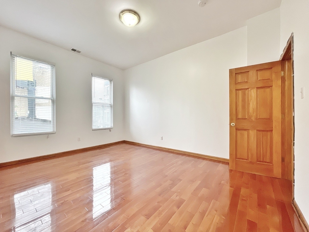 1343 W 18th Street - Photo 8