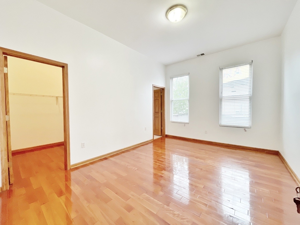 1343 W 18th Street - Photo 5