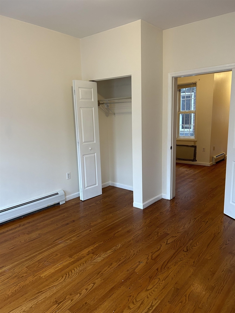 5609 Hudson Ave - Photo 9