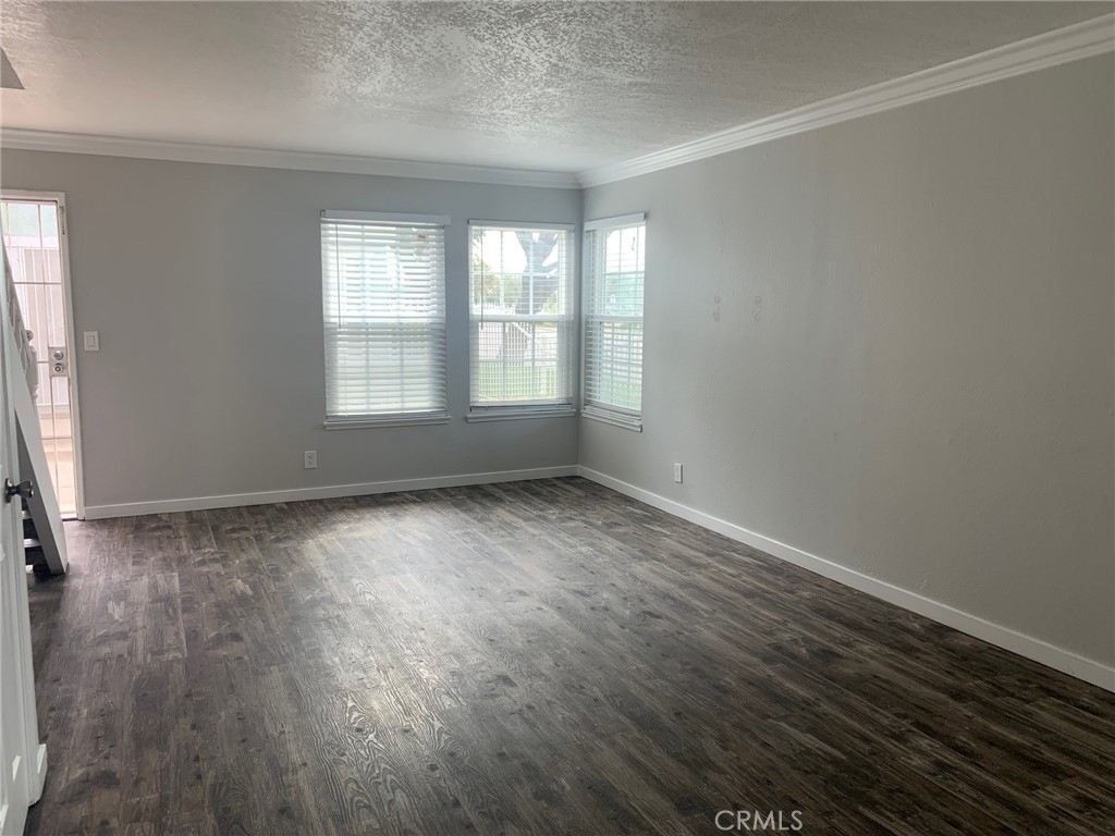 5640 Riverside Drive - Photo 2