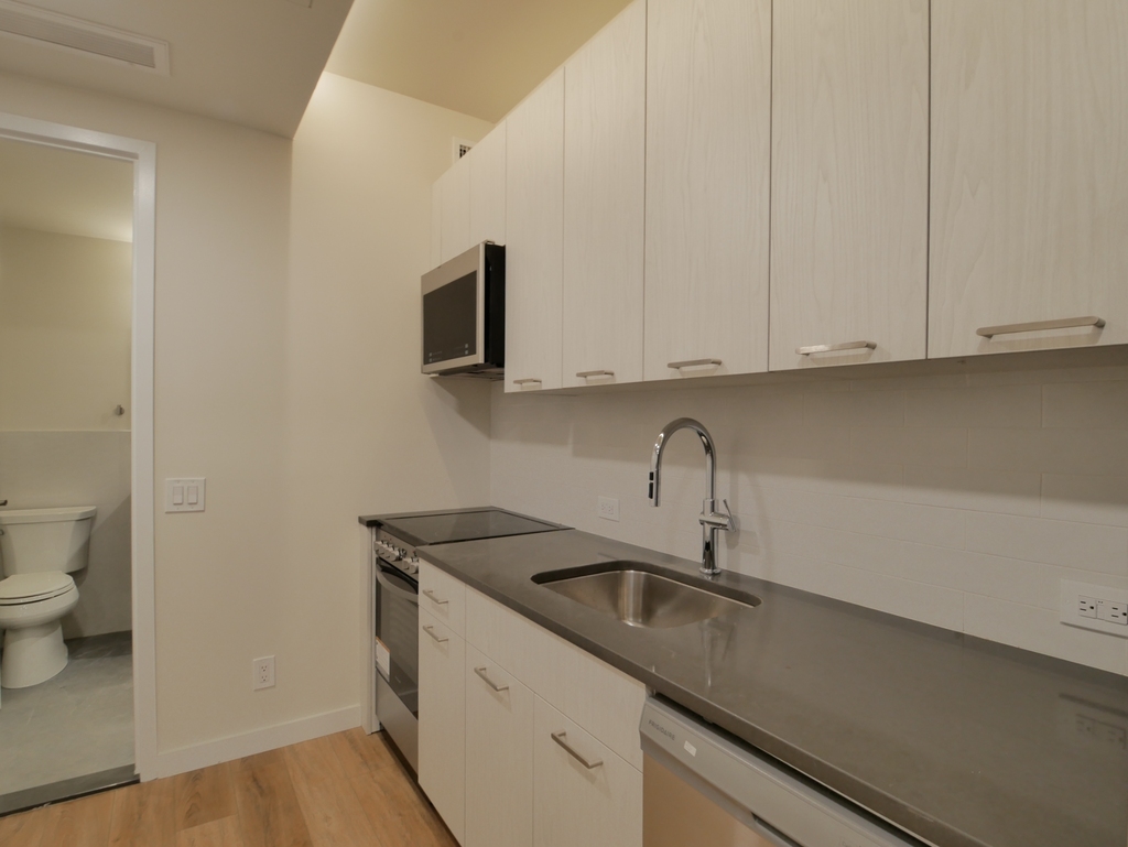 336 East 82nd Street - Photo 4