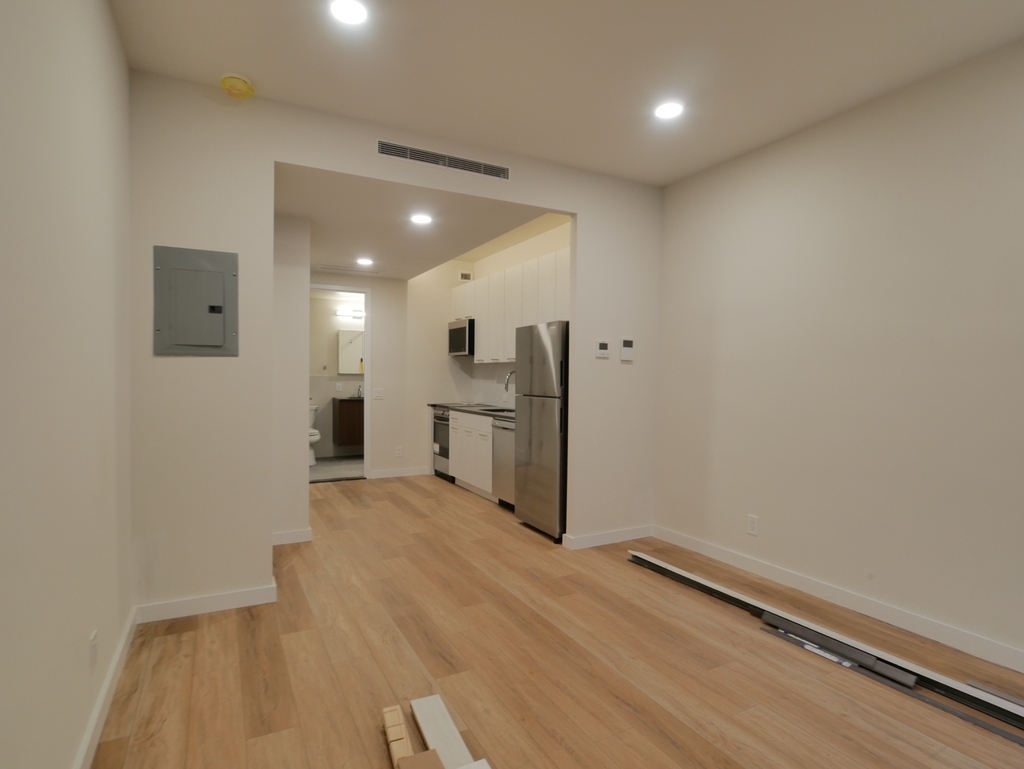 336 East 82nd Street - Photo 3