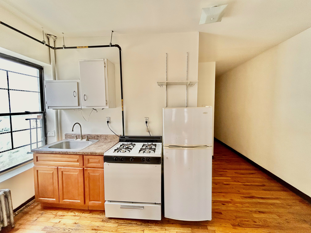 328 East 14th Street - Photo 5