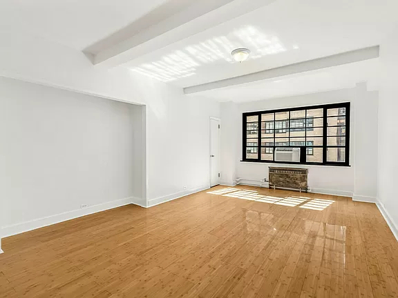 Second Avenue - Photo 0