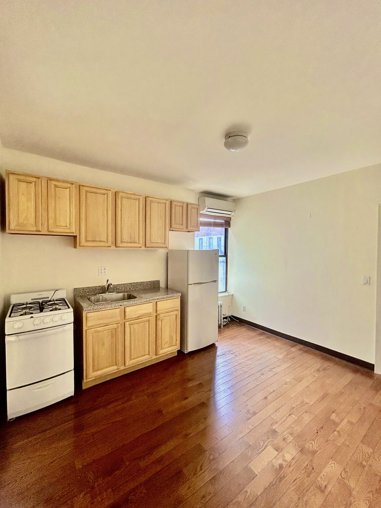 328 East 14th Street - Photo 2