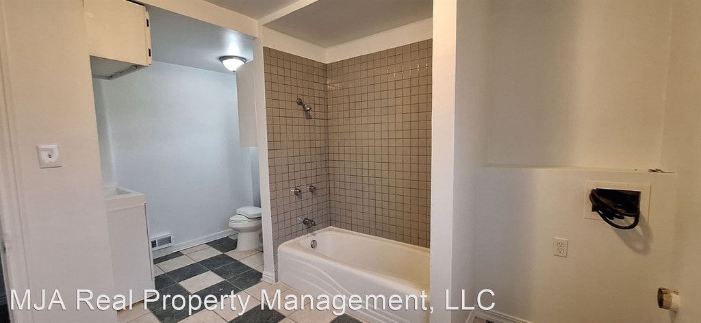 789 North 200 East (orchard Street) - Photo 2