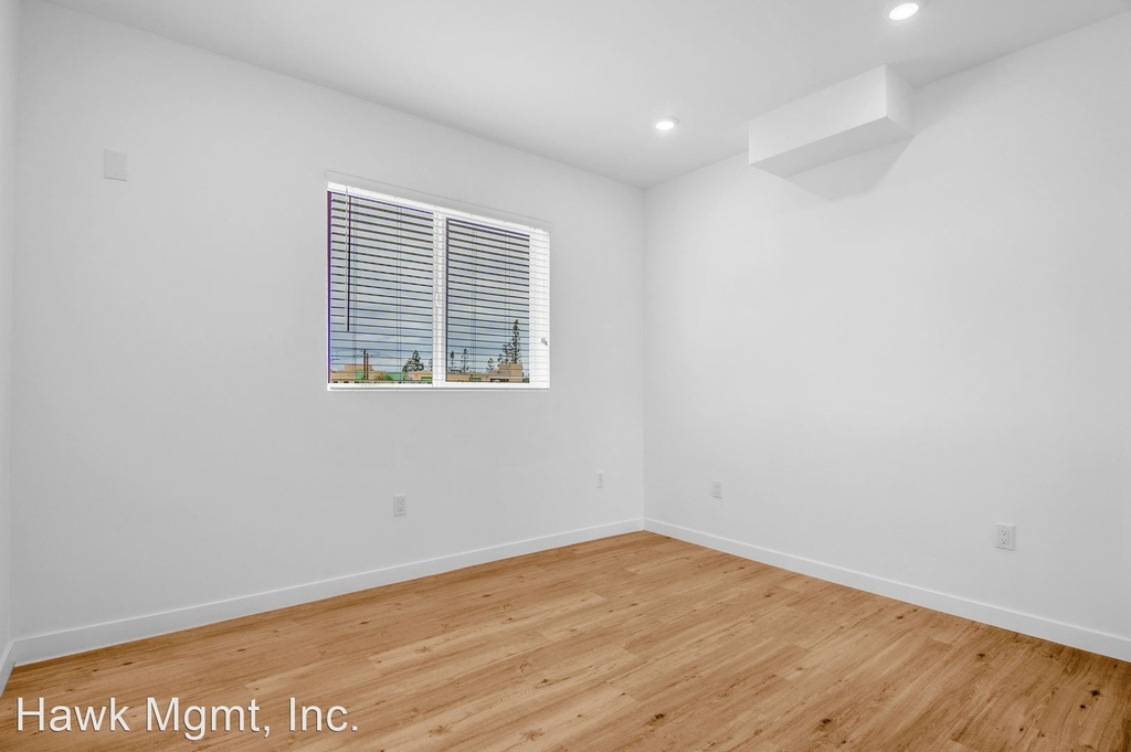 14333 Sylvan St. - Photo 12