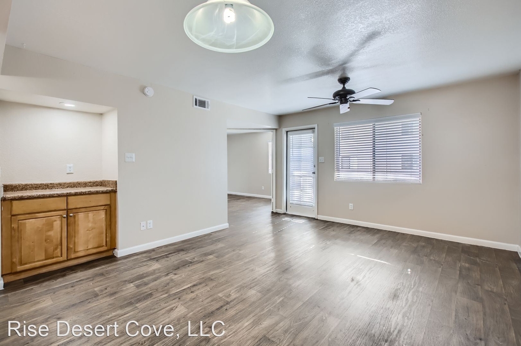 2015 W Cactus Rd - Photo 1