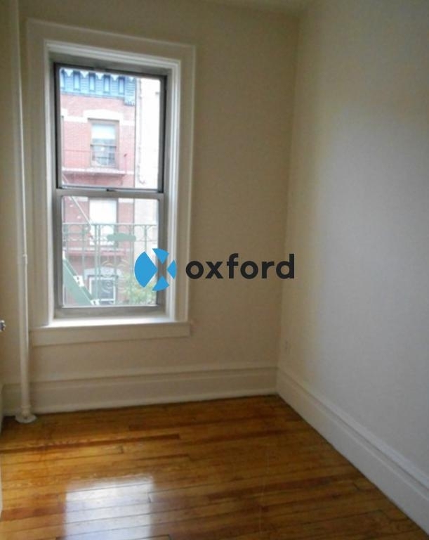 2-Bedroom Apartment for Rent in SoHo - Photo 2