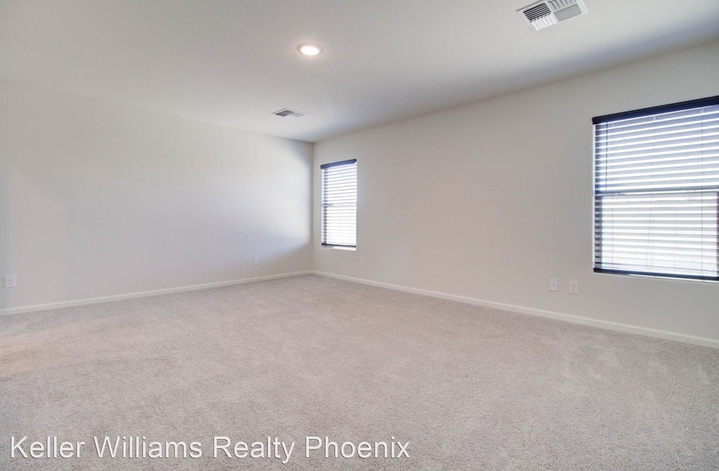 2028 East Velvet Place - Photo 15