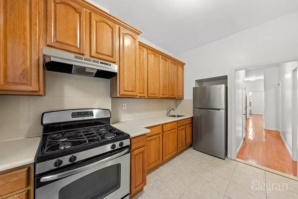 121  East 31st Street - Photo 4