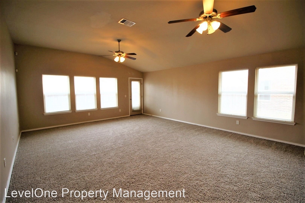 2829 Nw 182nd Street - Photo 2