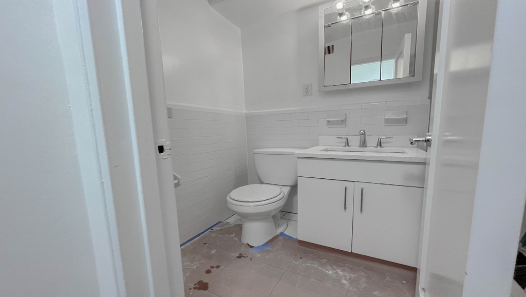 165 East 35th Street - Photo 3