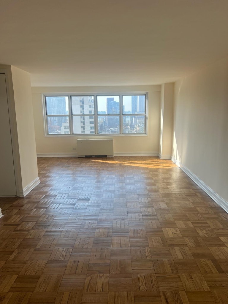 888 8th Avenue - Photo 4