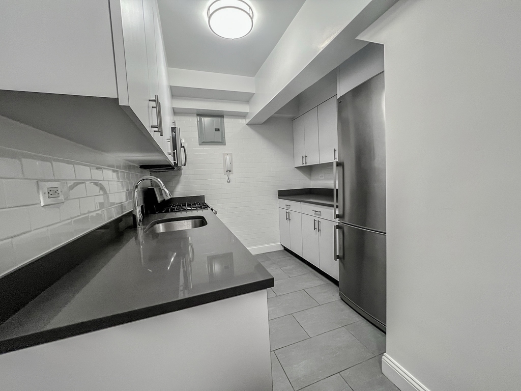 20 Beekman Pl - Photo 3