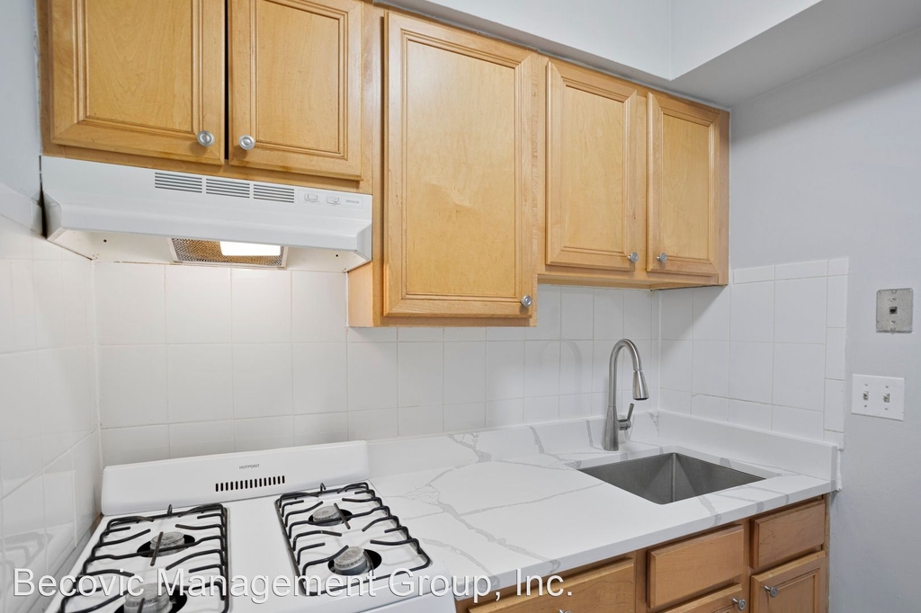 6758 N. Sheridan Rd. - Photo 1