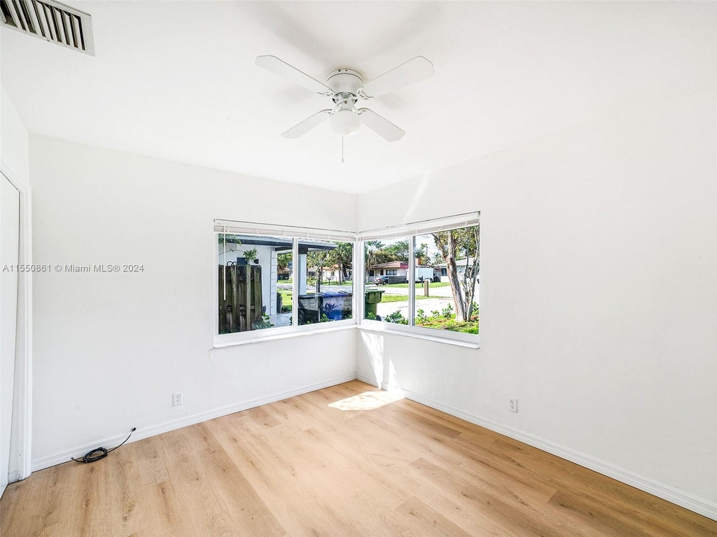 1240 Nw 7th Ave - Photo 11