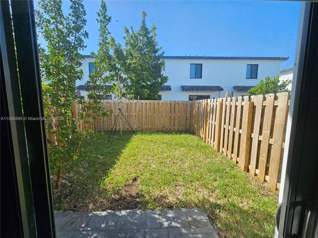 10824 Sw 232nd Ter - Photo 15
